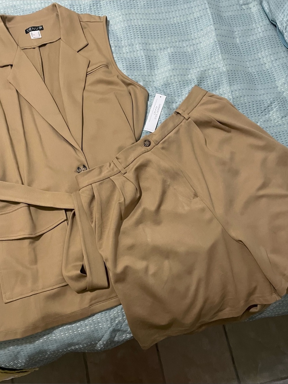 VENUS Safari-look Sleeveless Blazer and High-Waist Shorts Set
